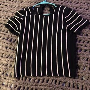 Banana Republic knit T shirt with small back opening and ribbon